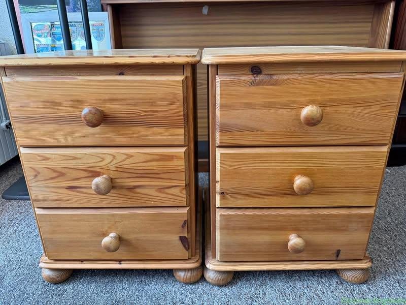 Pine set of 2 bedside drawers 45cmx 60cm