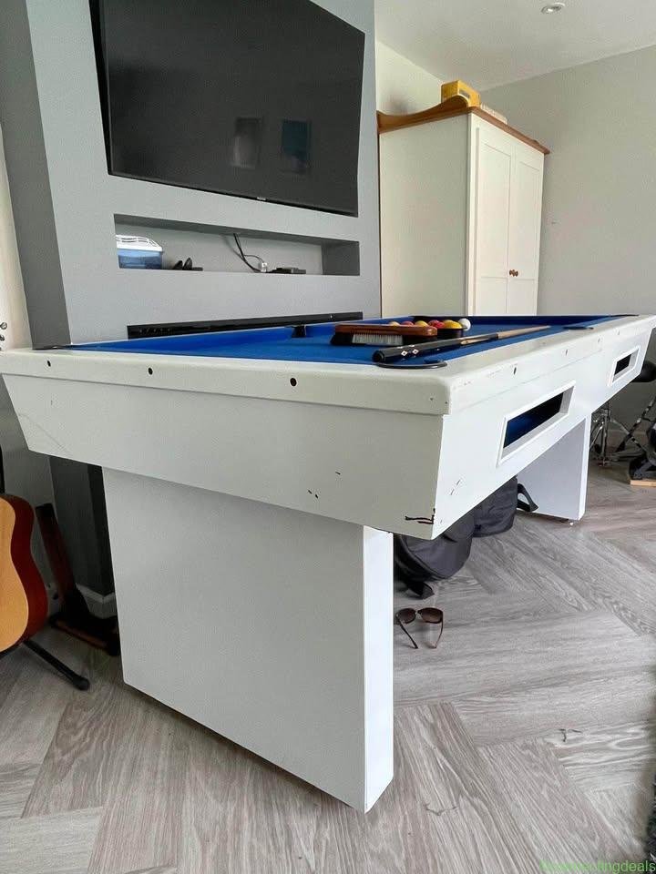 Pool table. Re. Williams pool table. Share bed