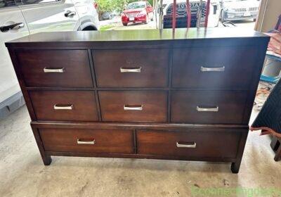 Queen bedroom furniture set in Austin