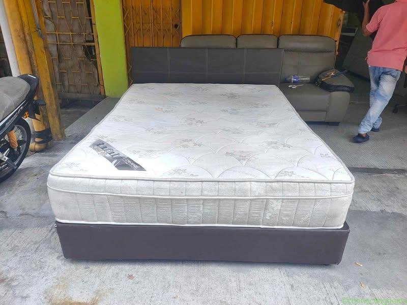 Queen size dewan with 12 inch mattress