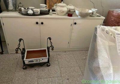Free ad: Regalo mobili armadio- tavolo rotondo in legno- in Milan. Regalo mobili armadio- tavolo rotondo in legno- in Milan