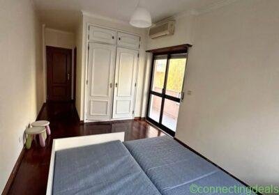 Room in Ramada in Lisbon