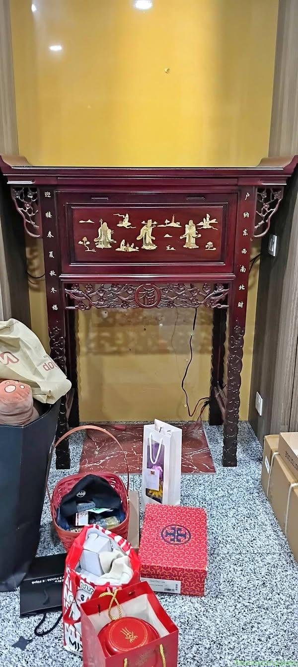Rosewood Mother Of Pearl Altar/ Console Table