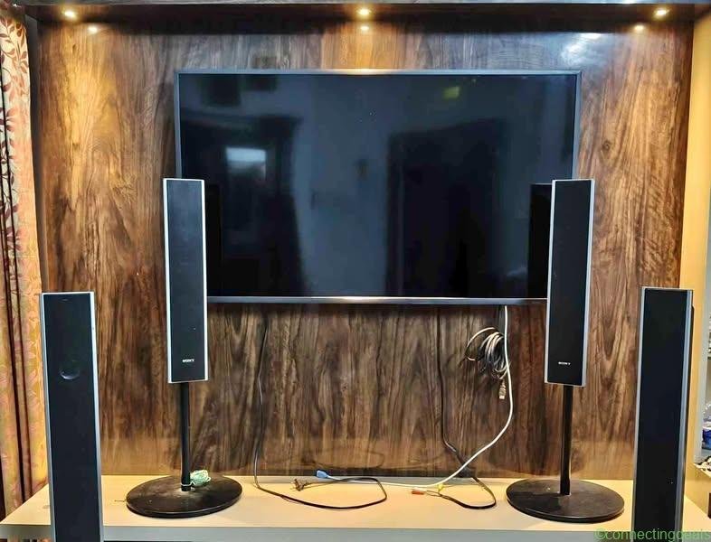 Samsung 50’inch TV , Sony standing speakers (4)