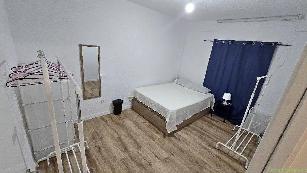 Se alquila habitación