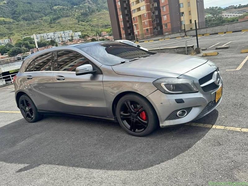 Se vende o se cambia Mercedes a200
