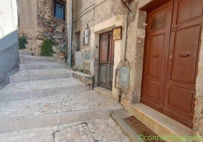 Free ad: Serrone, comodo appartamento con terrazzo in Rome. Serrone, comodo appartamento con terrazzo in Rome