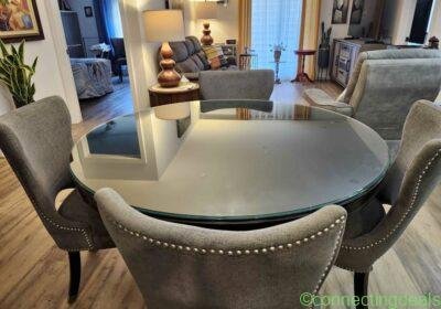 Free ad: Set de salle a manger in Montreal. Set de salle a manger in Montreal