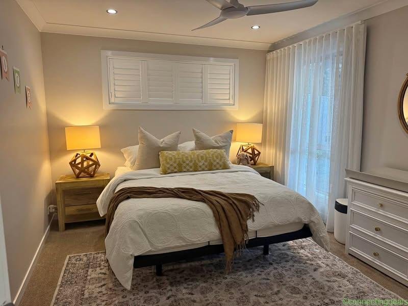 Short term bedroom with private bathroom