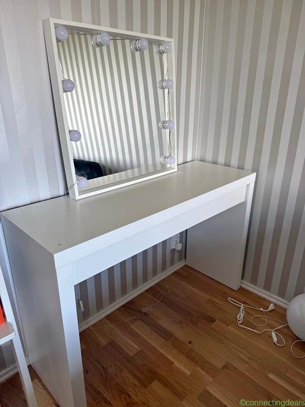 Sminkbord + spegel
