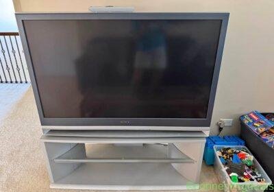 Free ad: Sony Grand Wega 50inch TV in Chicago. Sony Grand Wega 50inch TV in Chicago