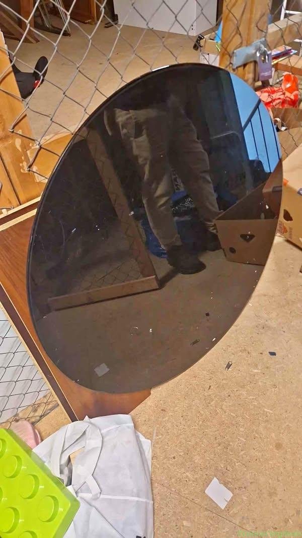 Svart bordsskiva som går att tvätta av