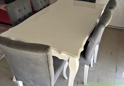Table + chaises in Lyon