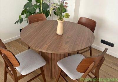 Free ad: Tafel en stoelen in Brussels. Tafel en stoelen in Brussels
