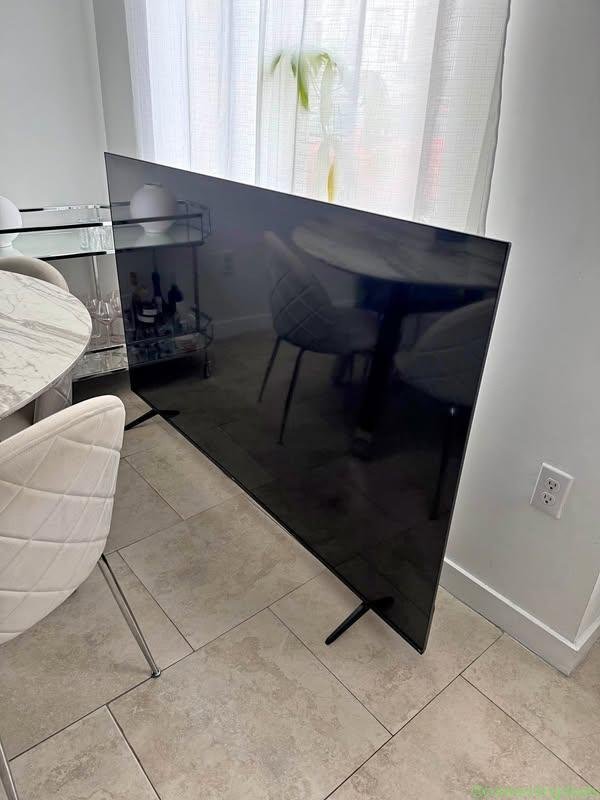 TCL 75″ TV