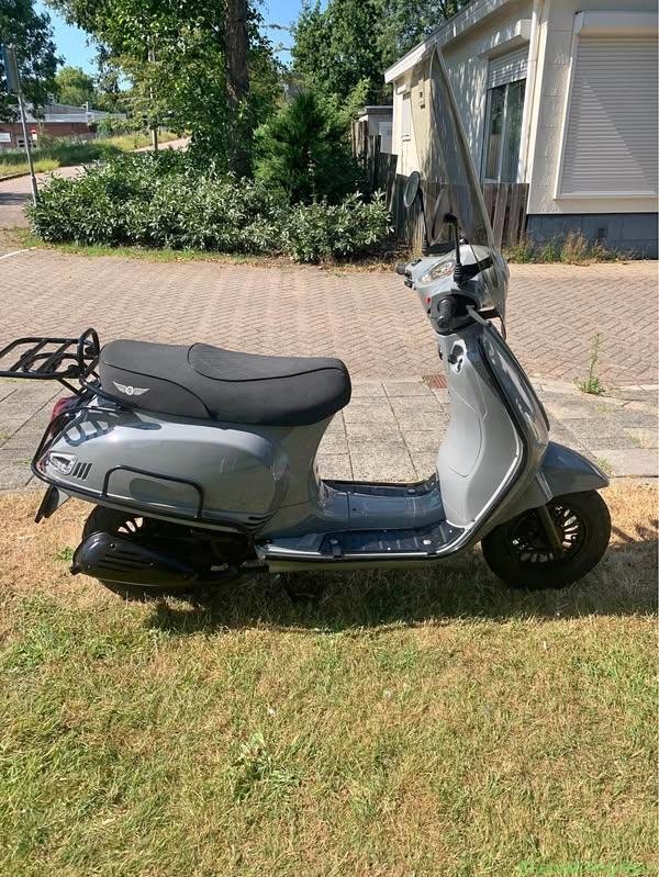 Te koop snorscooter