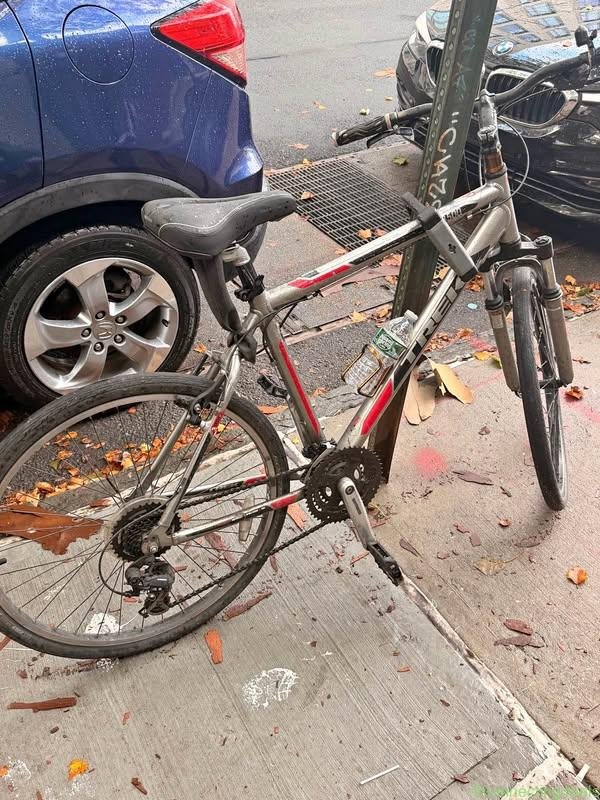 Trek 3500 Hybrid Bike – Silver / Red