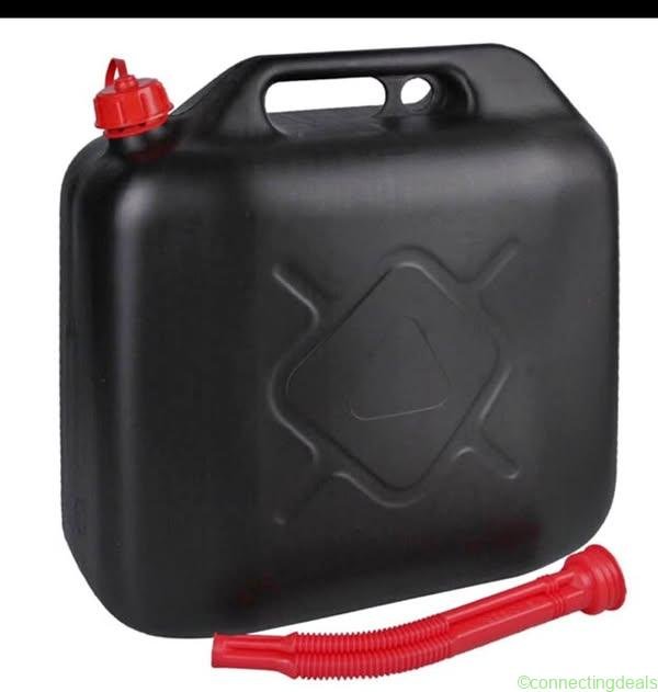 Twee gloednieuwe, volle jerrycans met diesel