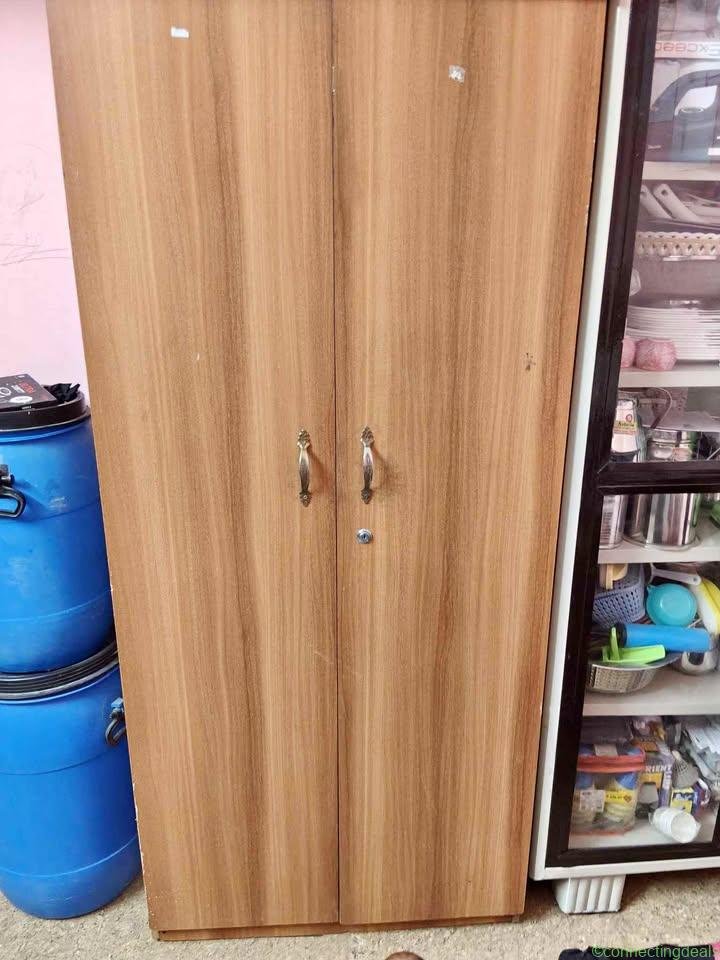 two door bureau