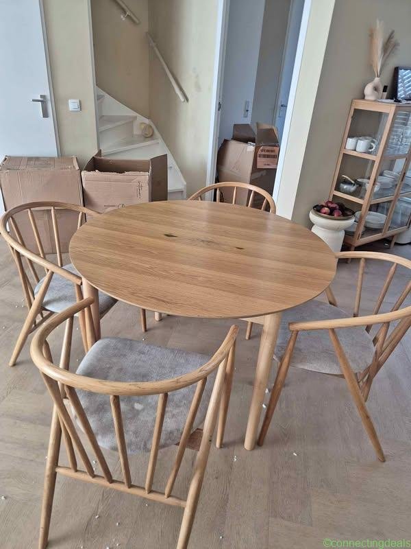 Uitschuifbare eettafel met 4 stoelen
