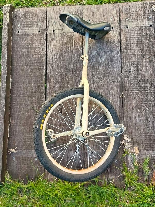 Unicycle – World Famous