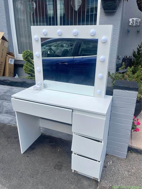 Vanity table with light up mirror