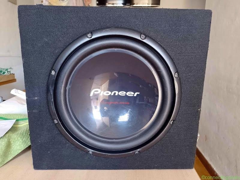 Vendo sobwoofer Pioneer con caja más potencia