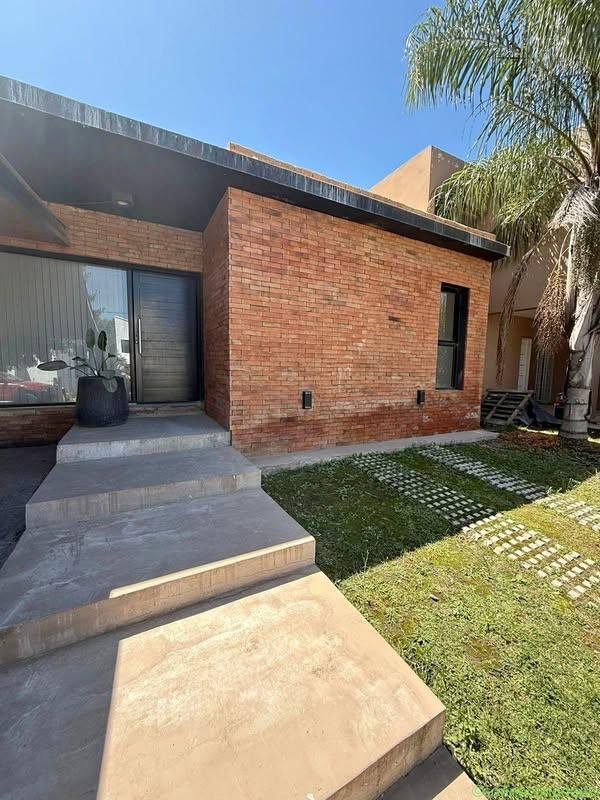 Venta de hermosa casa en Villa Catalina