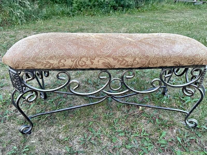 Very cute bench!!