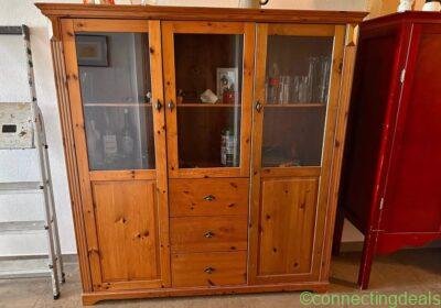 Free ad: Vitrinenschrank mit Beleuchtung in Munich. Vitrinenschrank mit Beleuchtung in Munich
