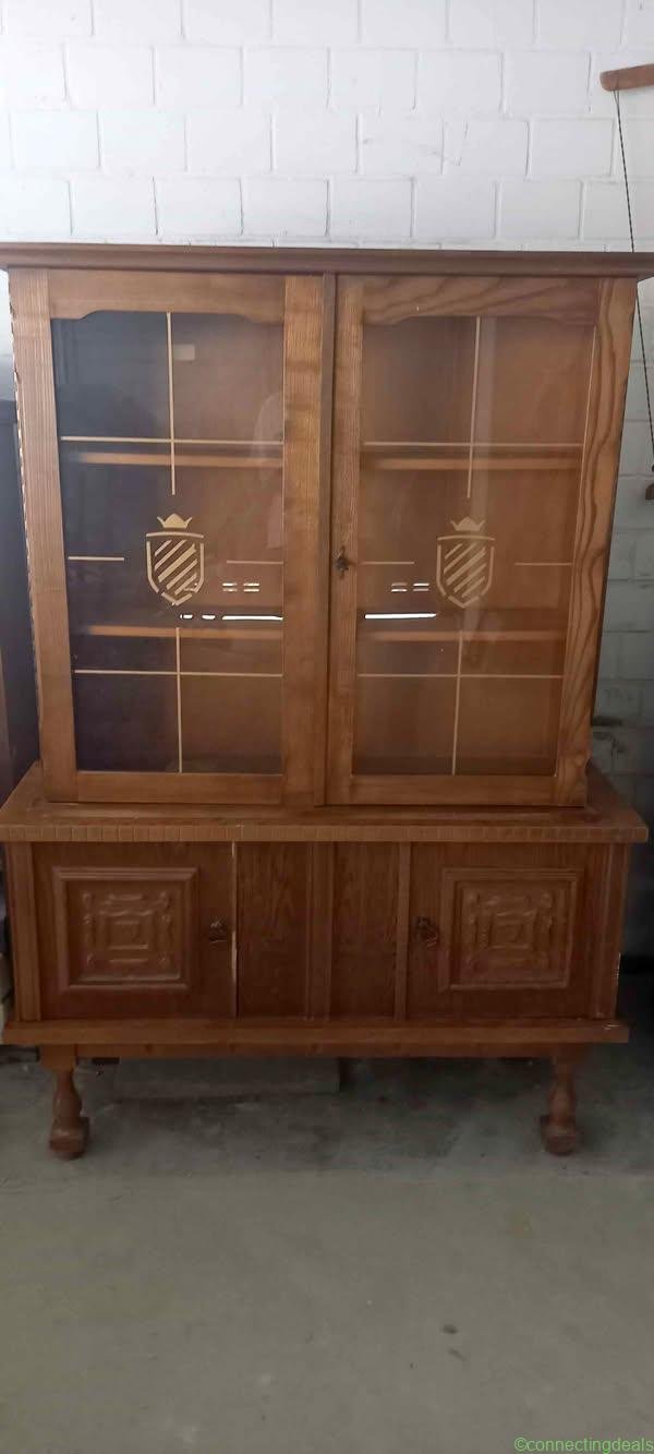 Vitrinenschrank zu verschenken