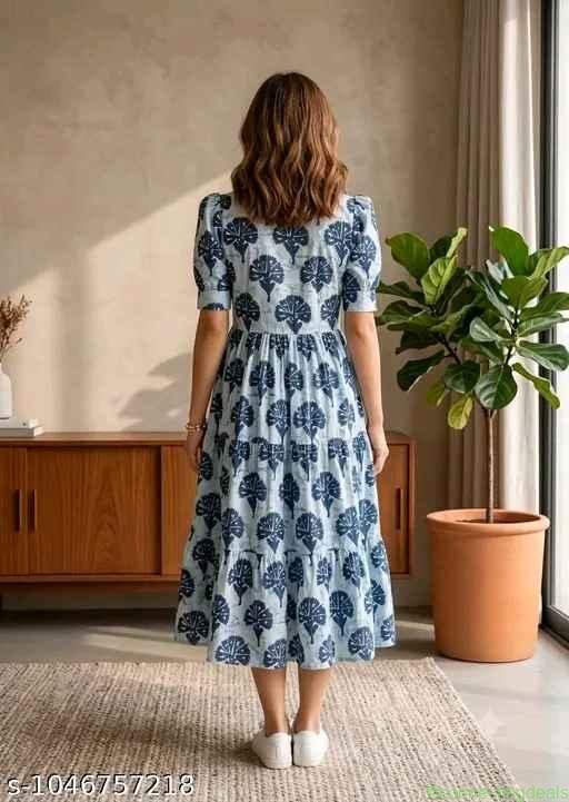 Women Blue & White Floral Printed Fit