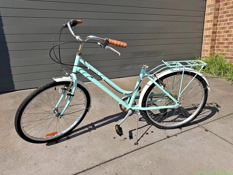 Women’s Vintage / Retro Traveller Bicycle