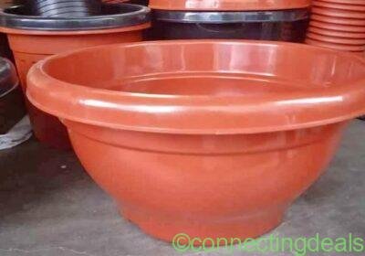 Plastic flower pots