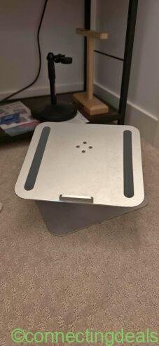 Laptop stand