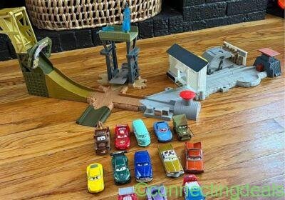 Disney Pixar Cars Sarge’s Stuntin Surplus Playset