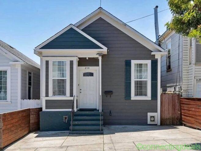 3 bed 2 bath house available for rent.