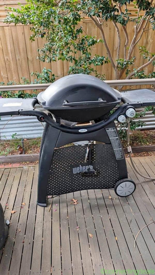 WEBER Family Q NG natural gas BBQ hardly used! Cost over 900 PICK UP BRIGHTON EAST