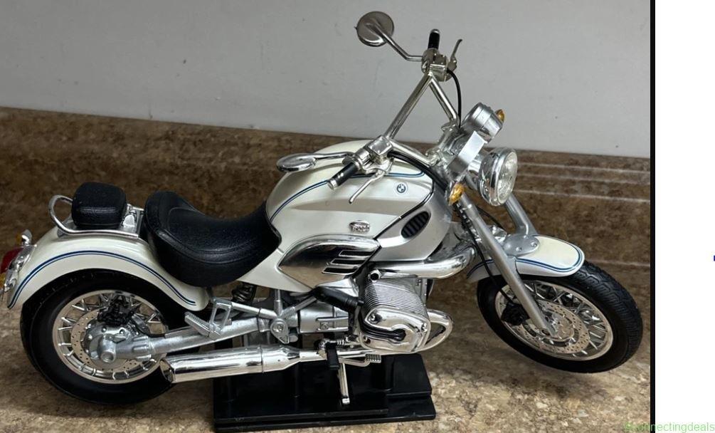 BMW 1:6 Scale Motorcycle – James Bond Spectre