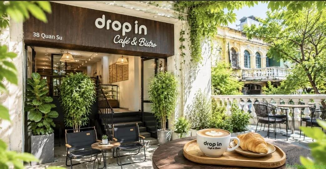 Most Unique Cafe Experience in Hanoi Train Street