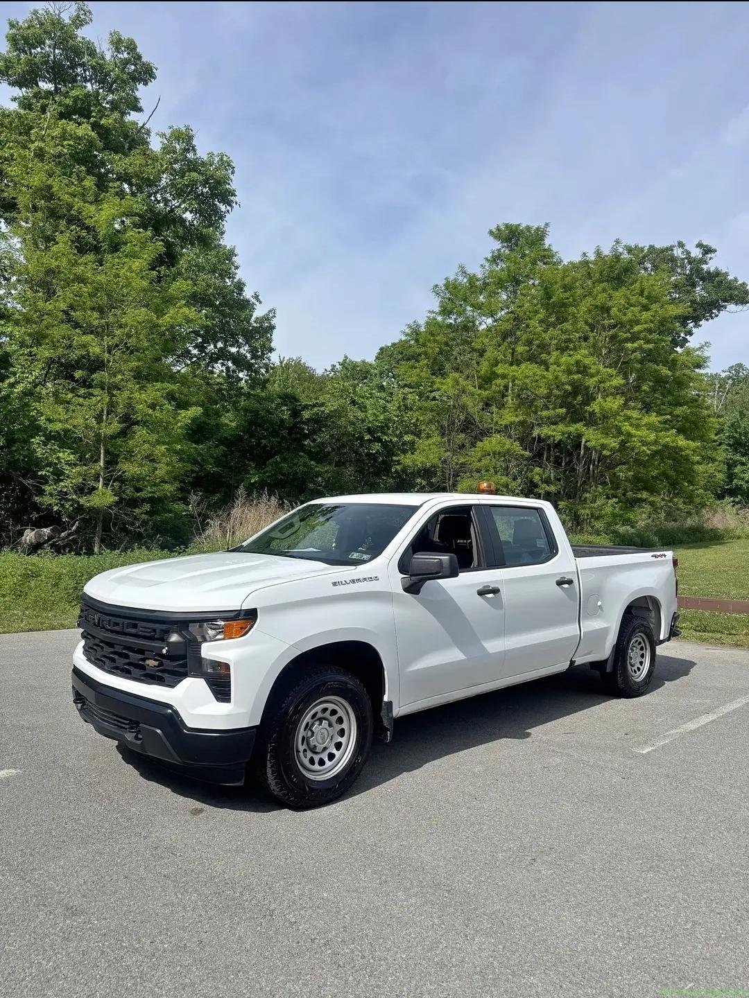 Chevrolet 1500 Extended Cab ⚫ Short Bed